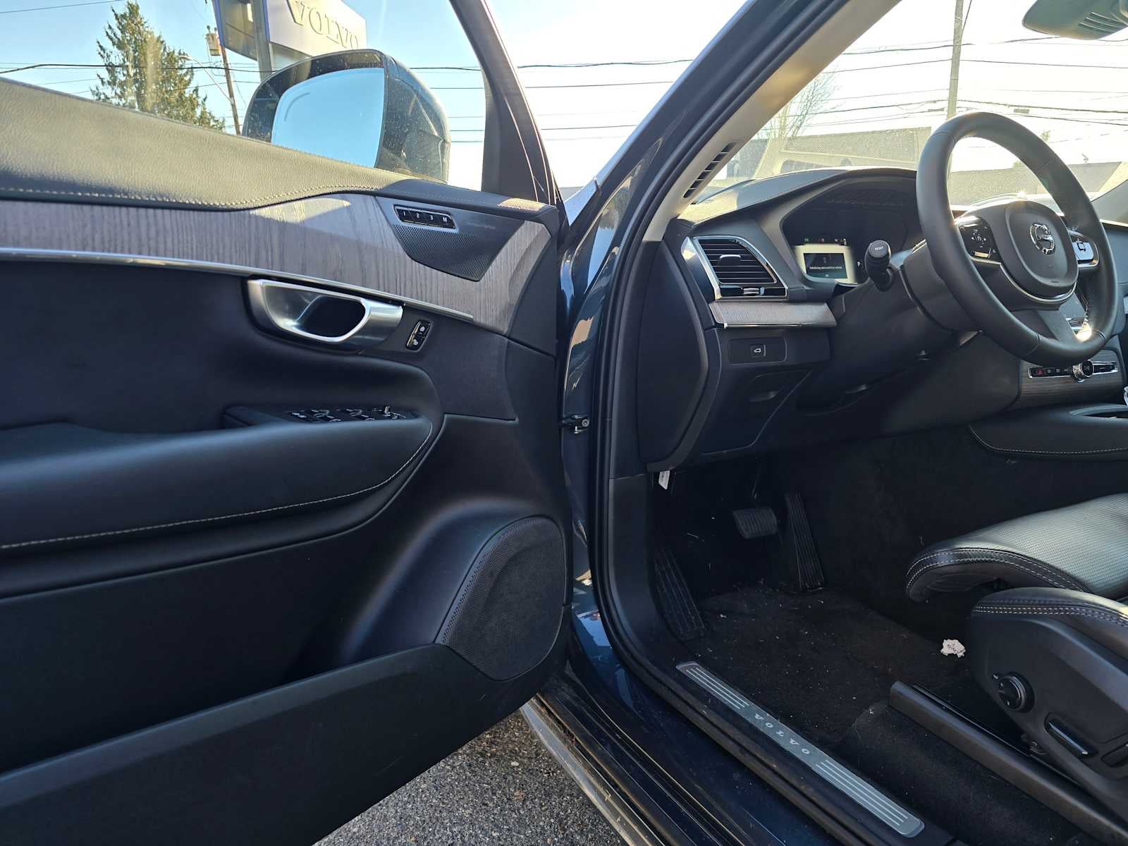 2024 Volvo XC90 Ultimate Bright Theme