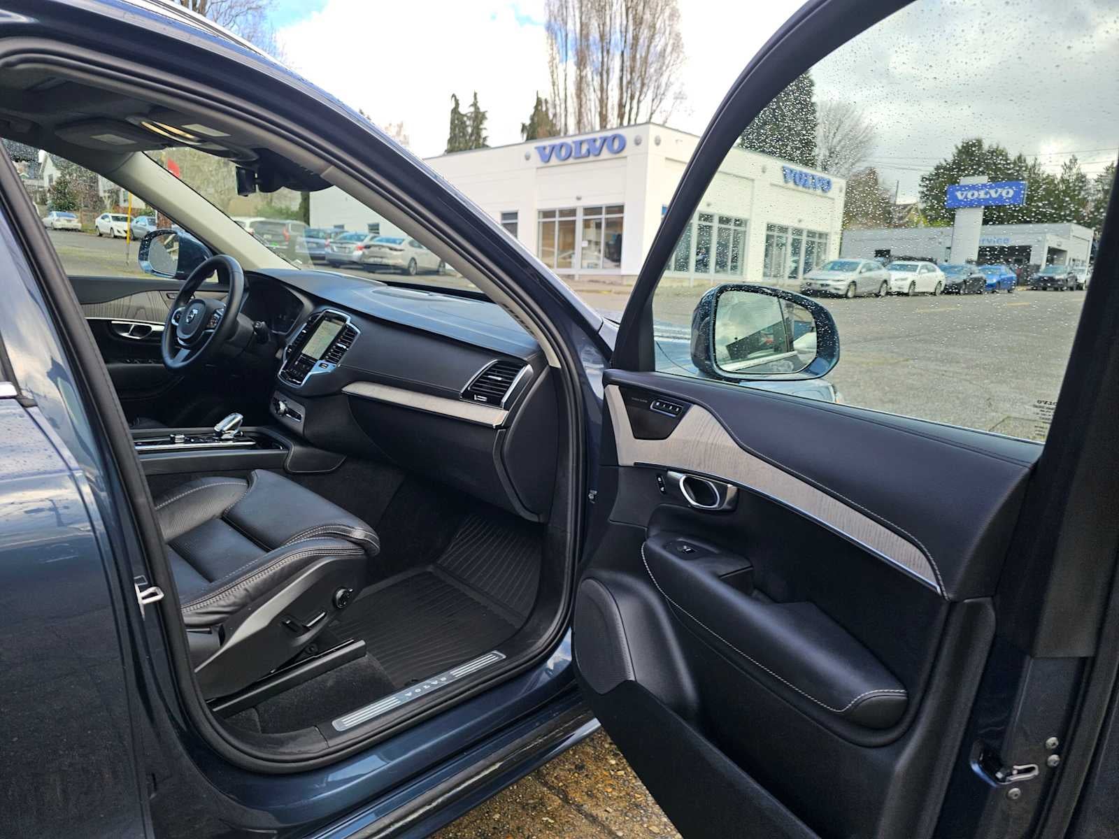 2024 Volvo XC90 Ultimate Bright Theme