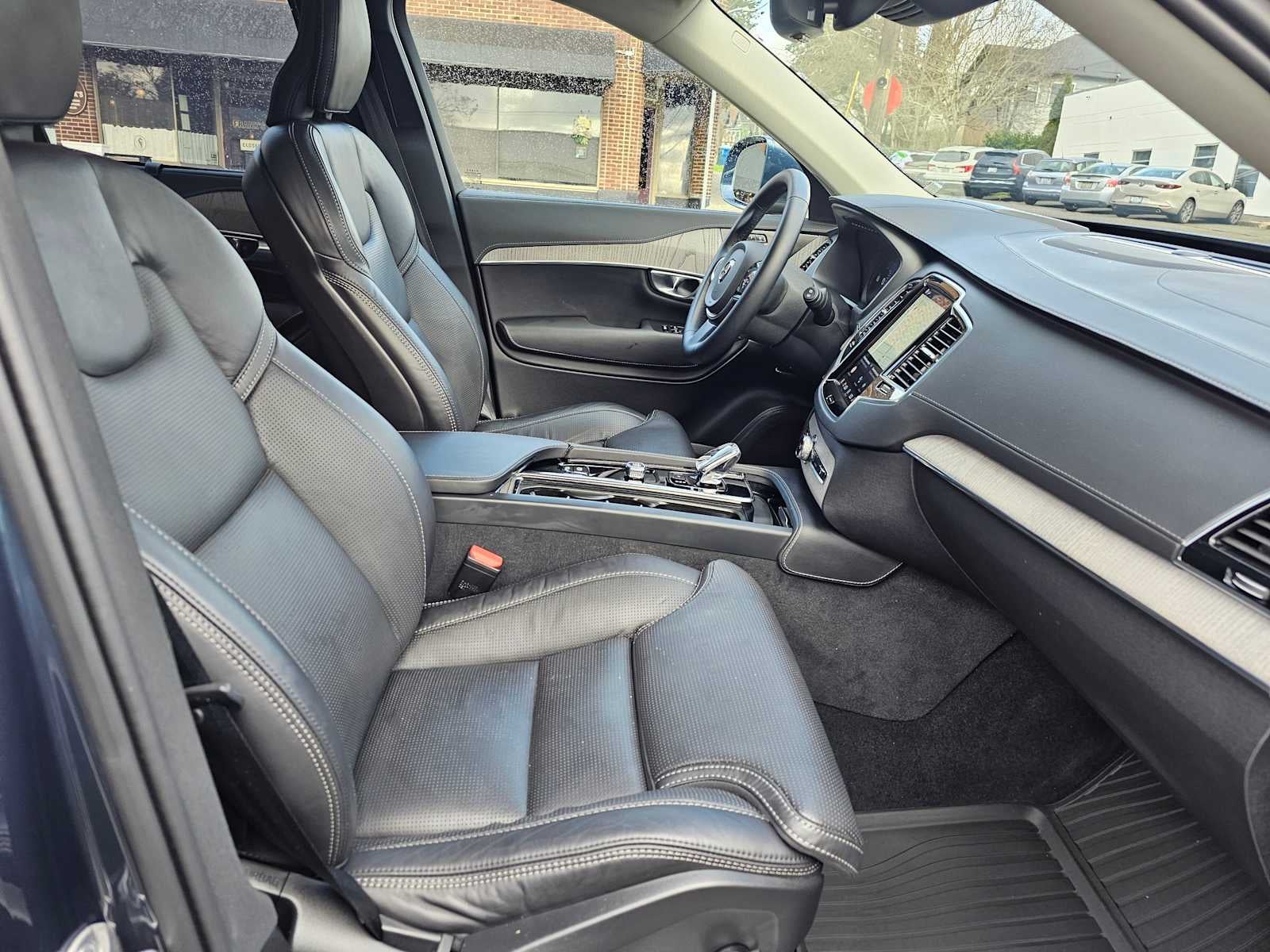 2024 Volvo XC90 Ultimate Bright Theme