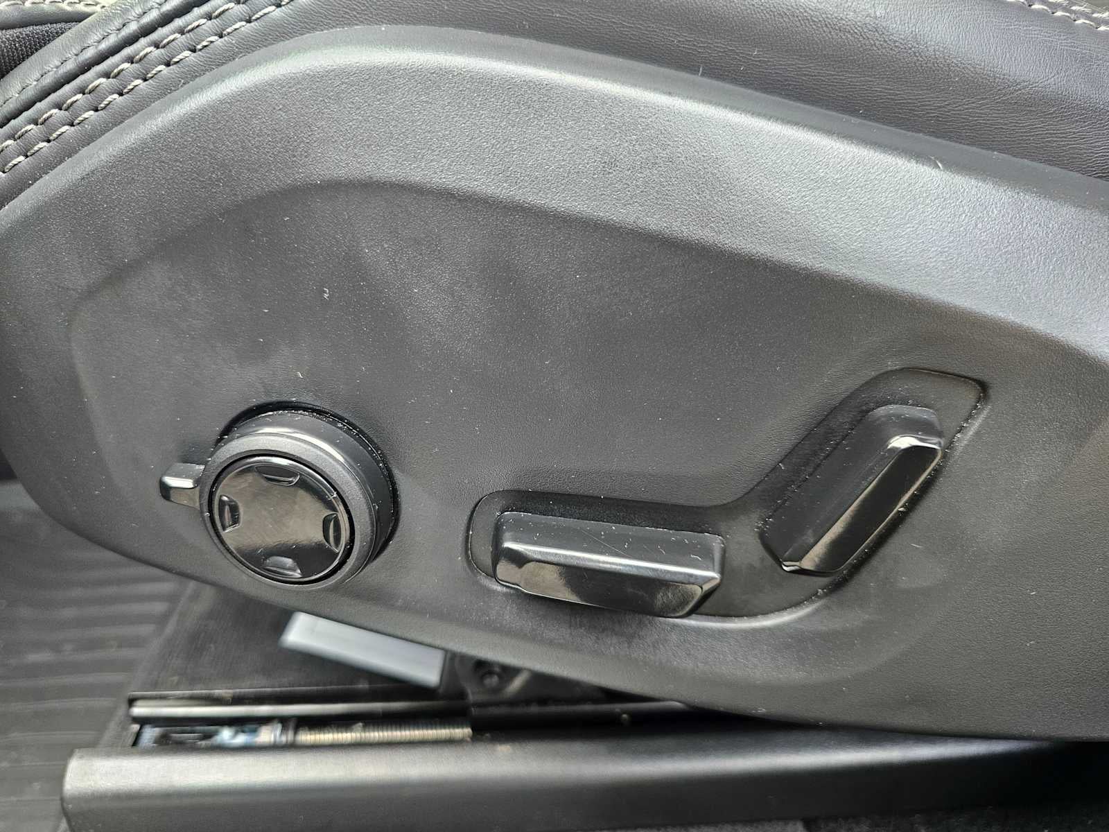 2024 Volvo XC90 Ultimate Bright Theme