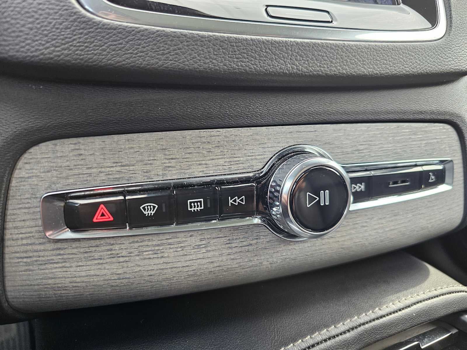 2024 Volvo XC90 Ultimate Bright Theme