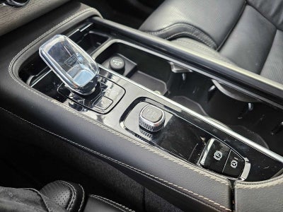 2024 Volvo XC90 Ultimate Bright Theme