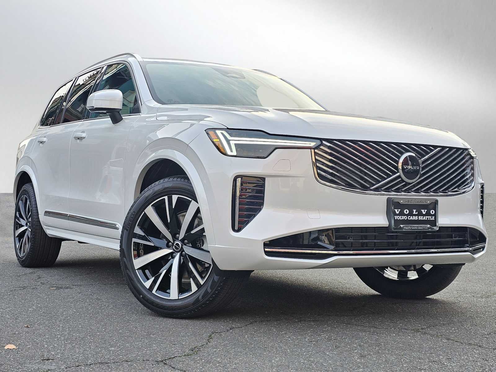 2026 Volvo XC90 B6 Core Bright 4WD's photo
