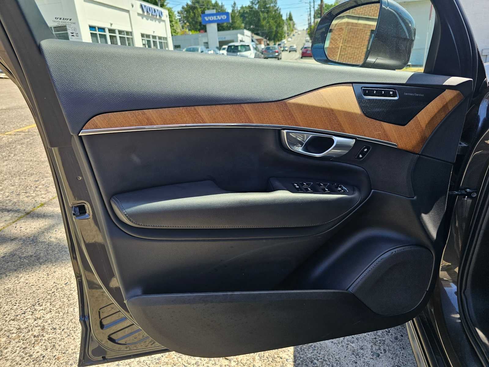 2023 Volvo XC90 Plus