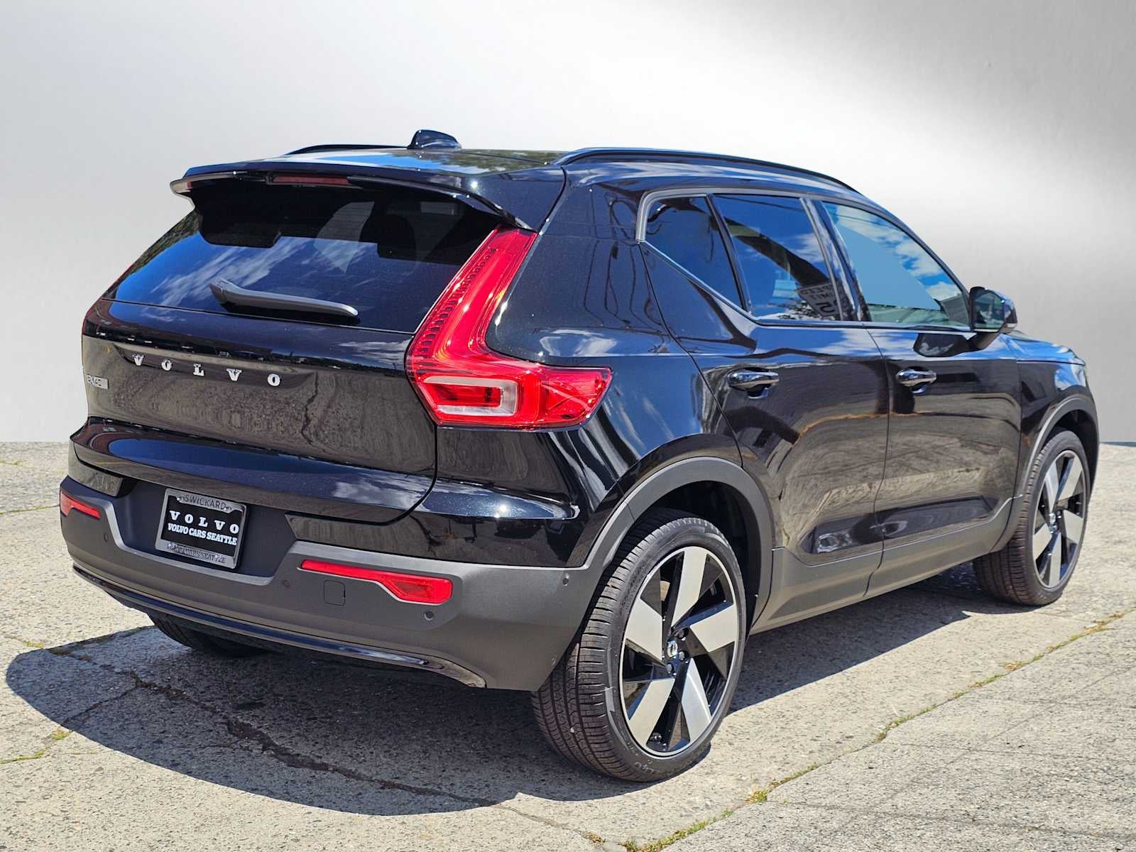 2026 Volvo EX40 Plus