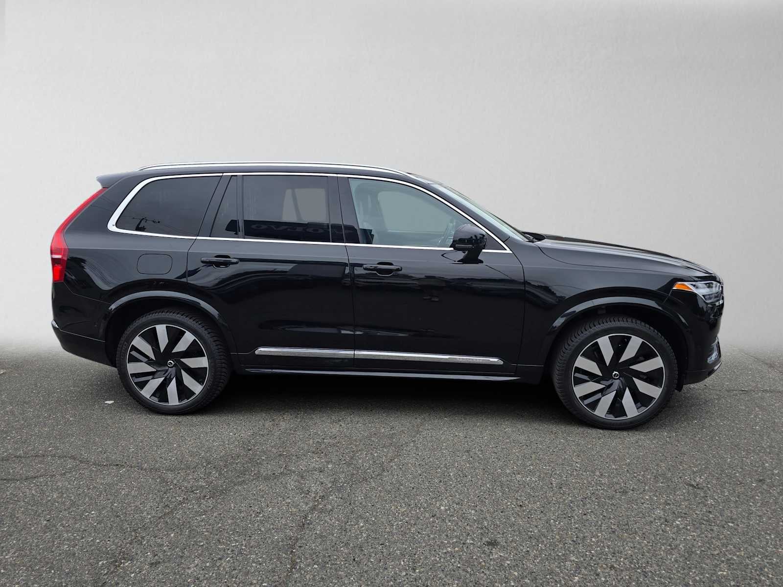 2023 Volvo XC90 Recharge Plug-In Hybrid Ultimate Bright Theme