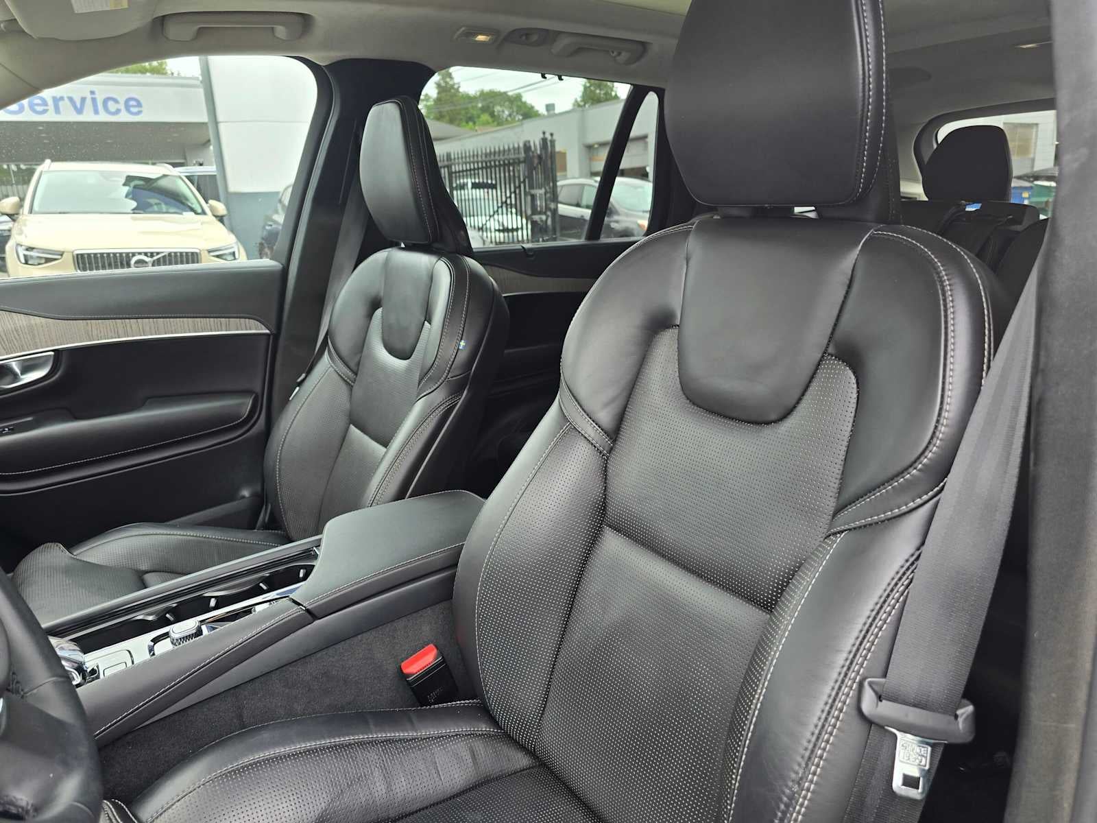 2023 Volvo XC90 Recharge Plug-In Hybrid Ultimate Bright Theme