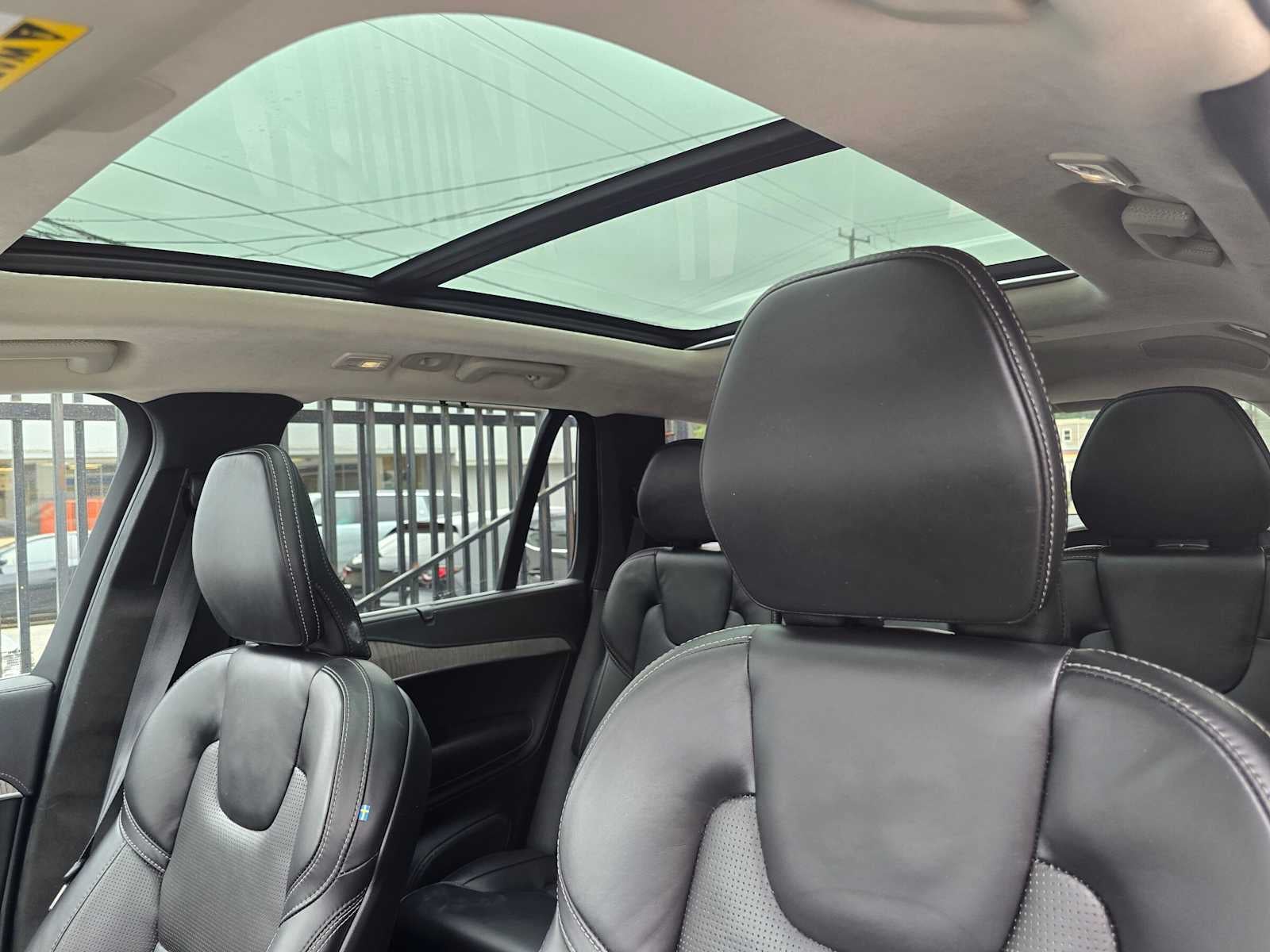 2023 Volvo XC90 Recharge Plug-In Hybrid Ultimate Bright Theme