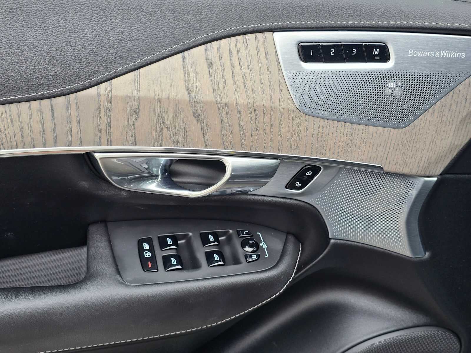 2023 Volvo XC90 Recharge Plug-In Hybrid Ultimate Bright Theme