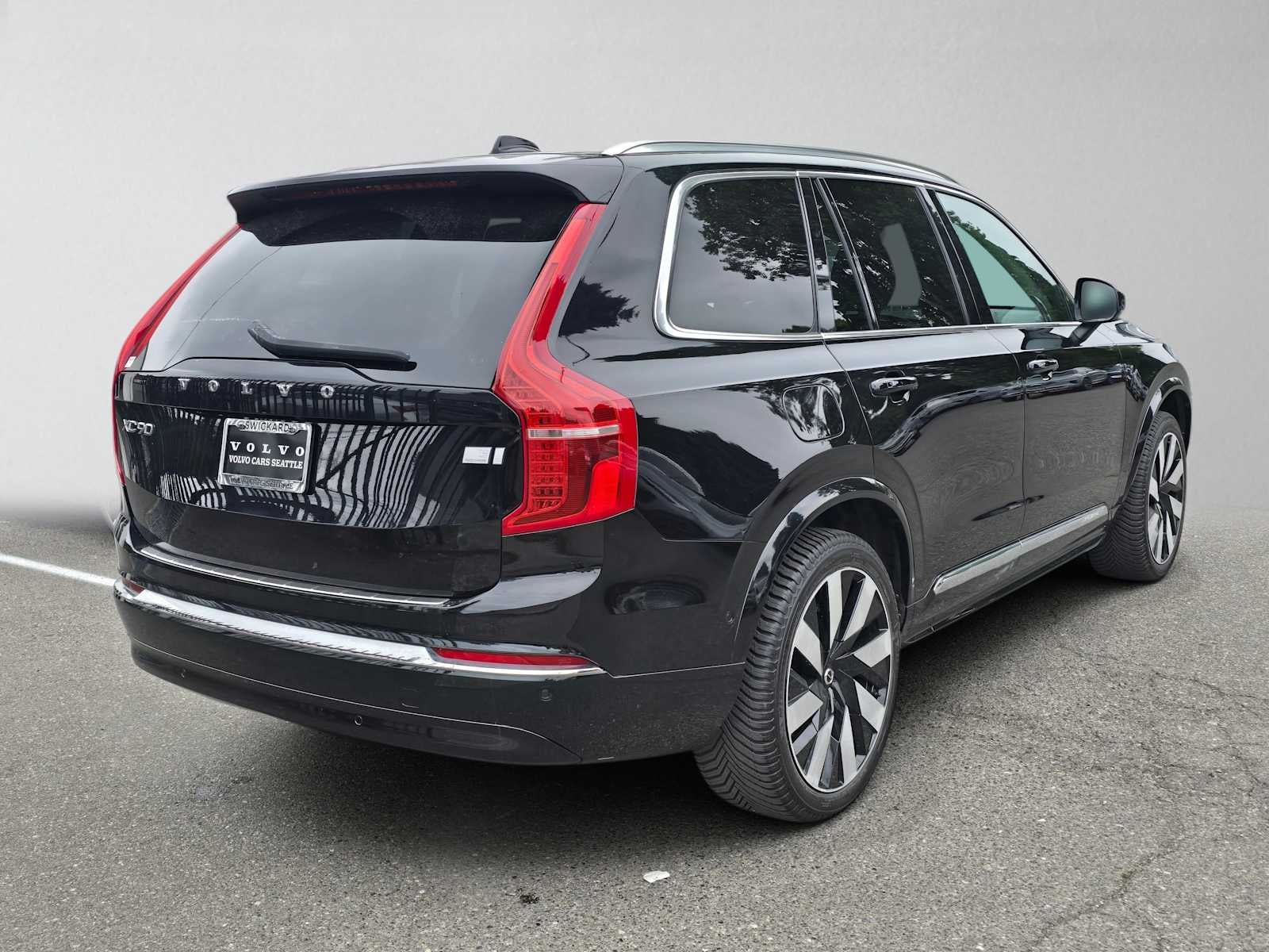 2023 Volvo XC90 Recharge Plug-In Hybrid Ultimate Bright Theme