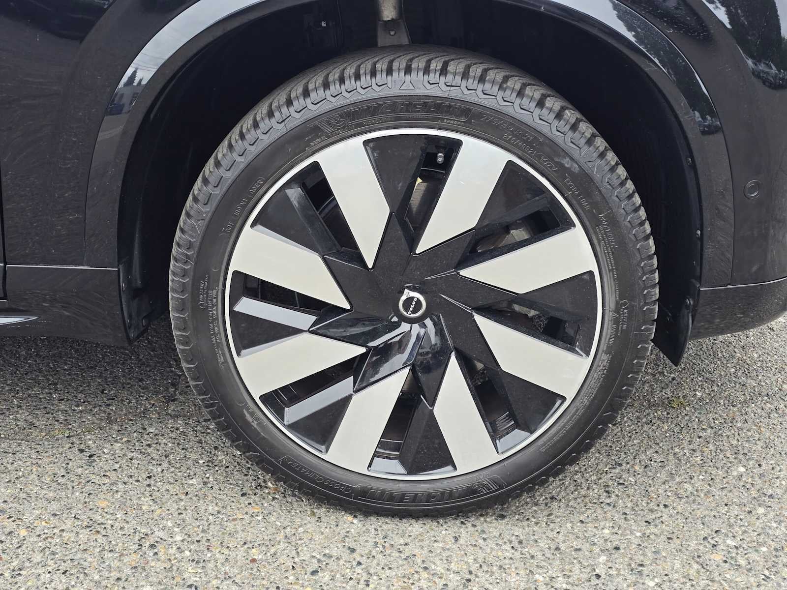 2023 Volvo XC90 Recharge Plug-In Hybrid Ultimate Bright Theme