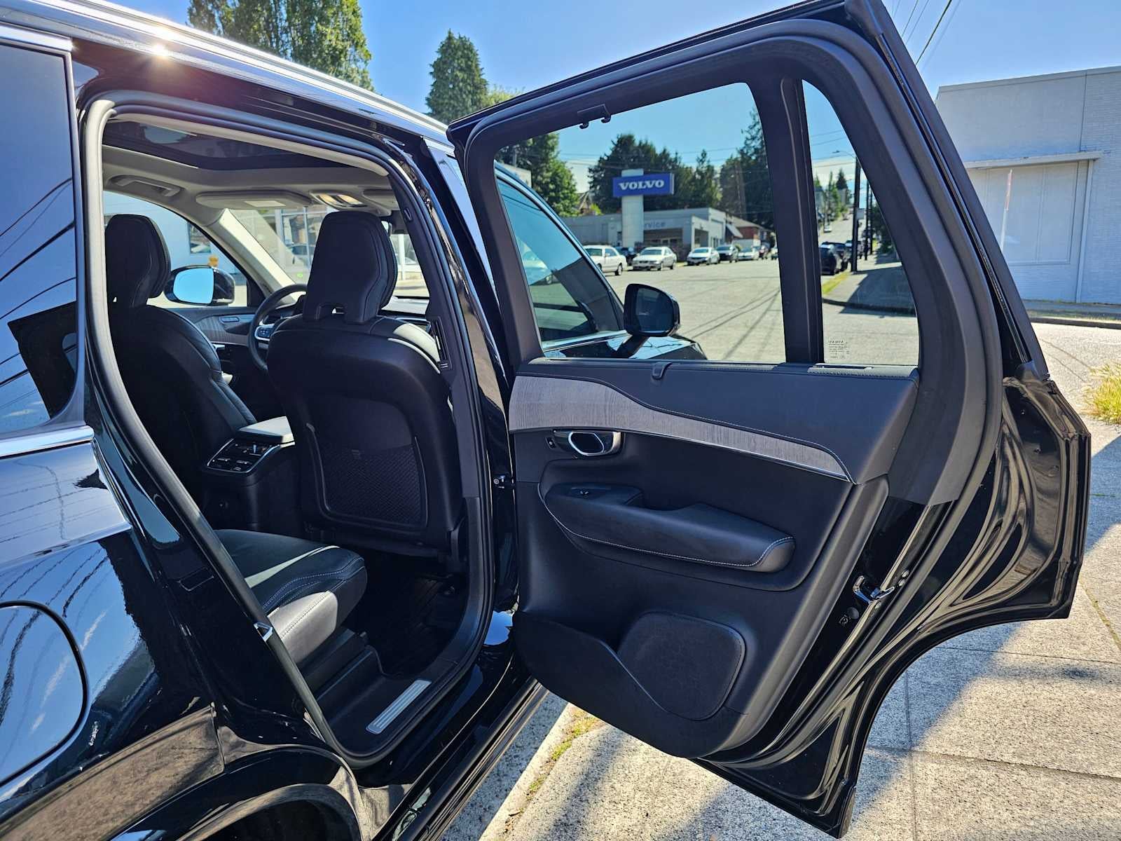 2023 Volvo XC90 Recharge Plug-In Hybrid Ultimate Bright Theme