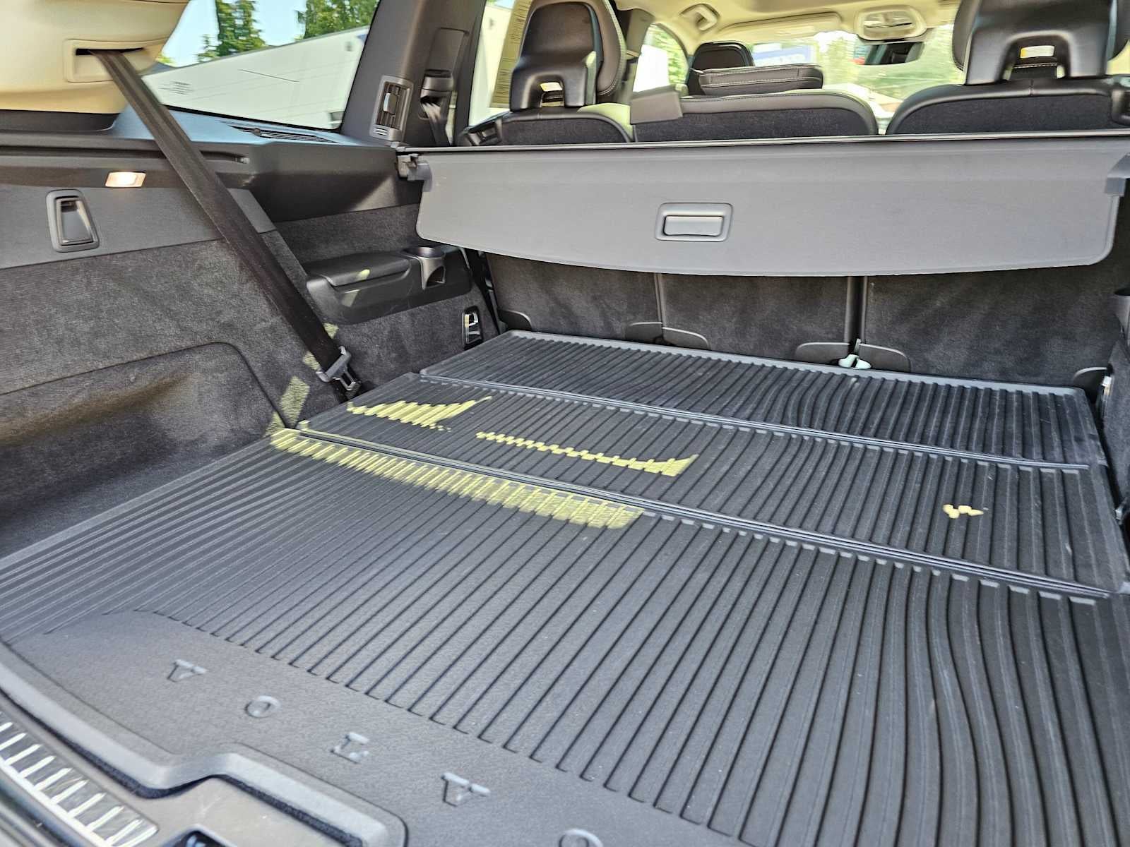 2023 Volvo XC90 Recharge Plug-In Hybrid Ultimate Bright Theme