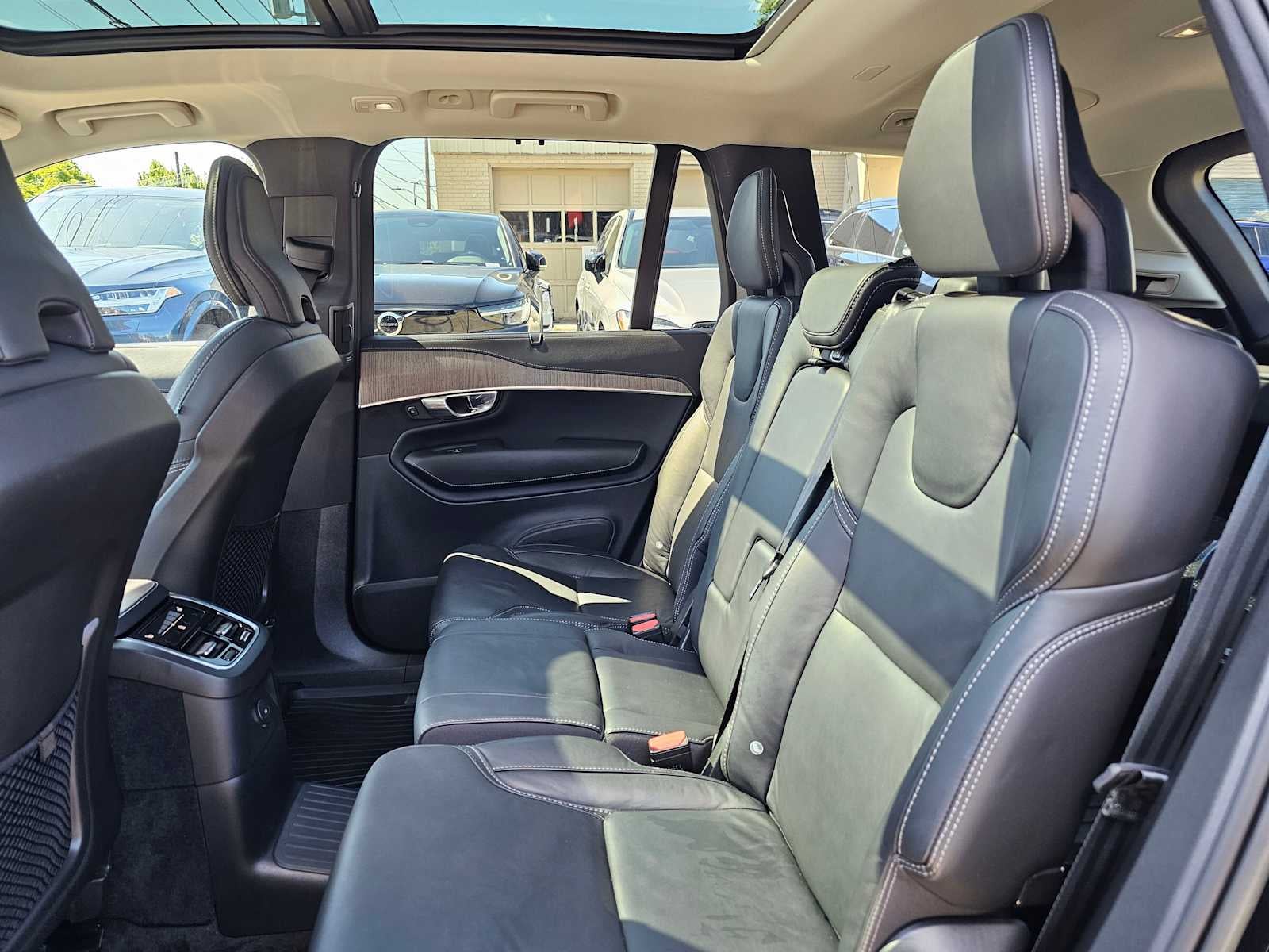 2023 Volvo XC90 Recharge Plug-In Hybrid Ultimate Bright Theme