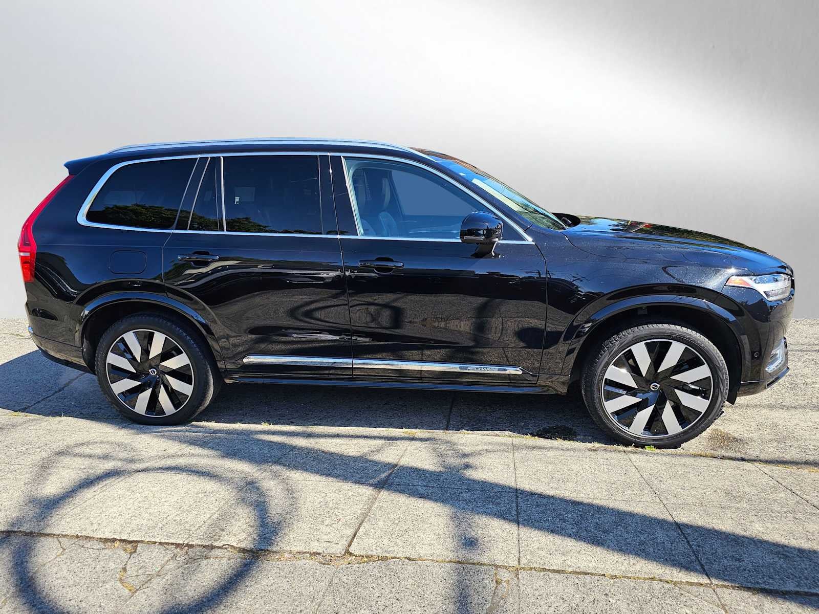 2023 Volvo XC90 Recharge Plug-In Hybrid Ultimate Bright Theme