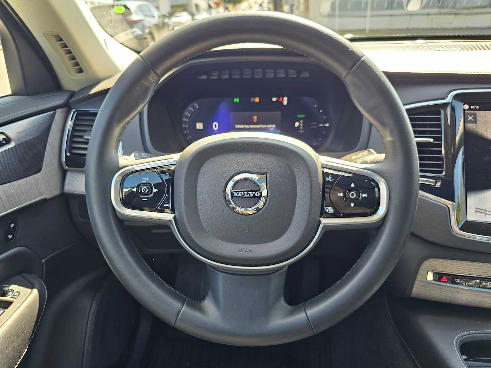 2023 Volvo XC90 Recharge Plug-In Hybrid Ultimate Bright Theme