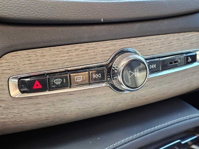 2023 Volvo XC90 Recharge Plug-In Hybrid Ultimate Bright Theme