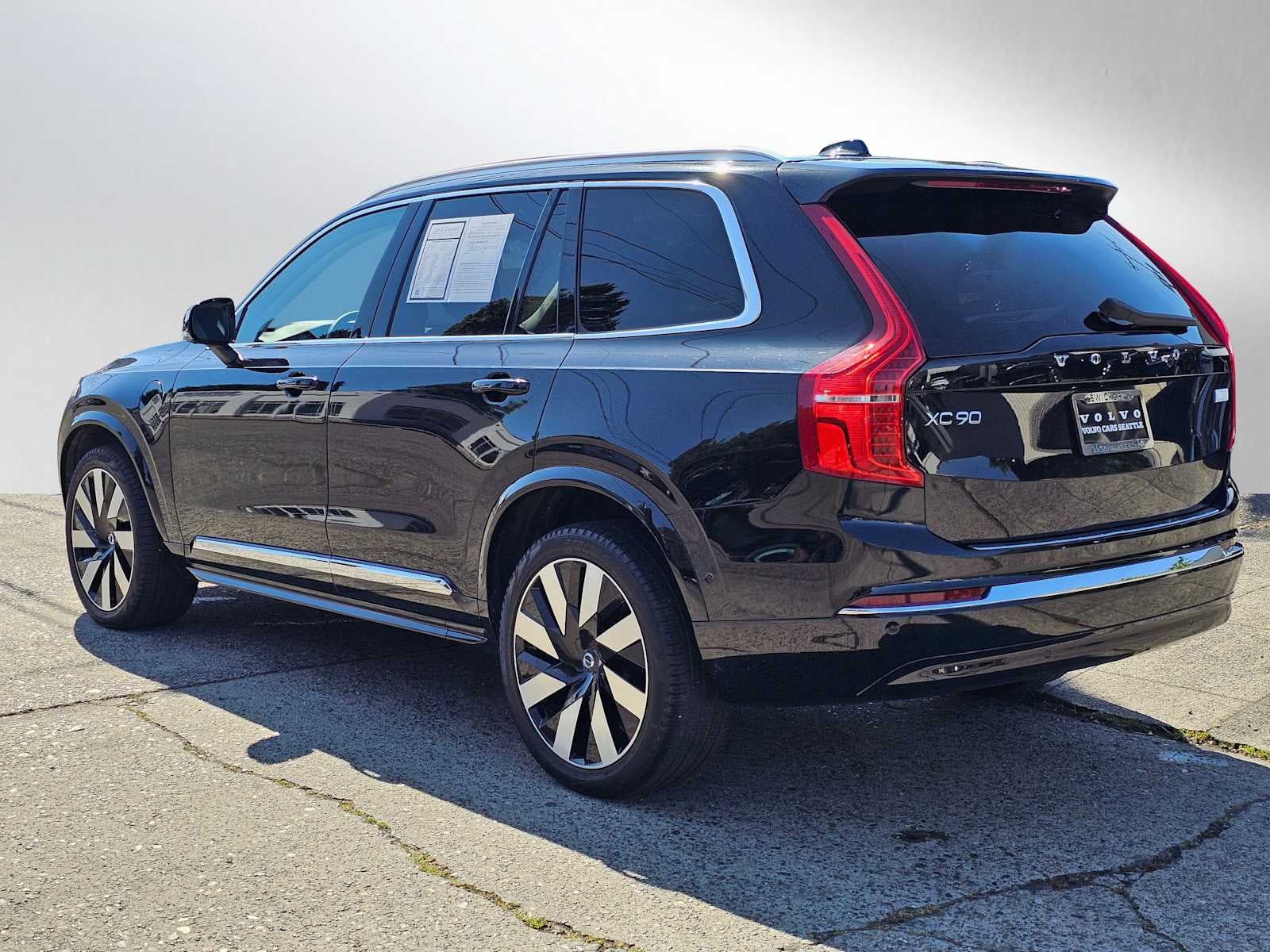 2023 Volvo XC90 Recharge Plug-In Hybrid Ultimate Bright Theme