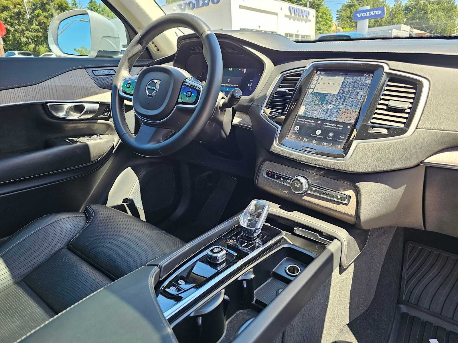 2023 Volvo XC90 Recharge Plug-In Hybrid Ultimate Bright Theme