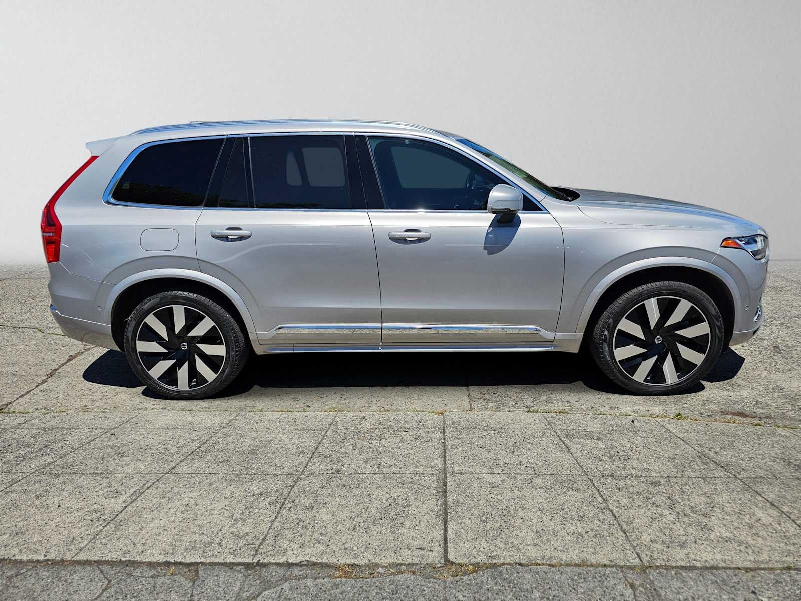 2023 Volvo XC90 Recharge Plug-In Hybrid Ultimate Bright Theme