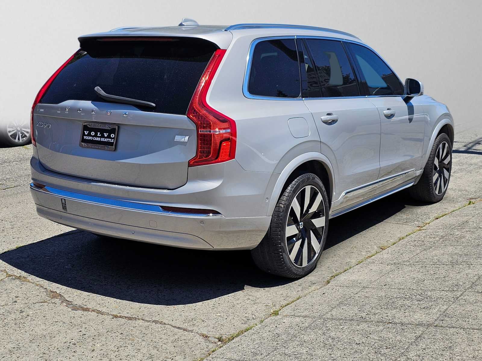2023 Volvo XC90 Recharge Plug-In Hybrid Ultimate Bright Theme