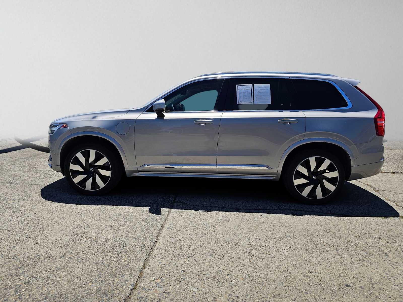 2023 Volvo XC90 Recharge Plug-In Hybrid Ultimate Bright Theme