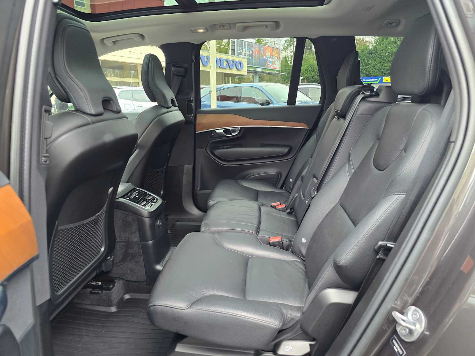 2023 Volvo XC90 Recharge Plug-In Hybrid Plus Bright Theme