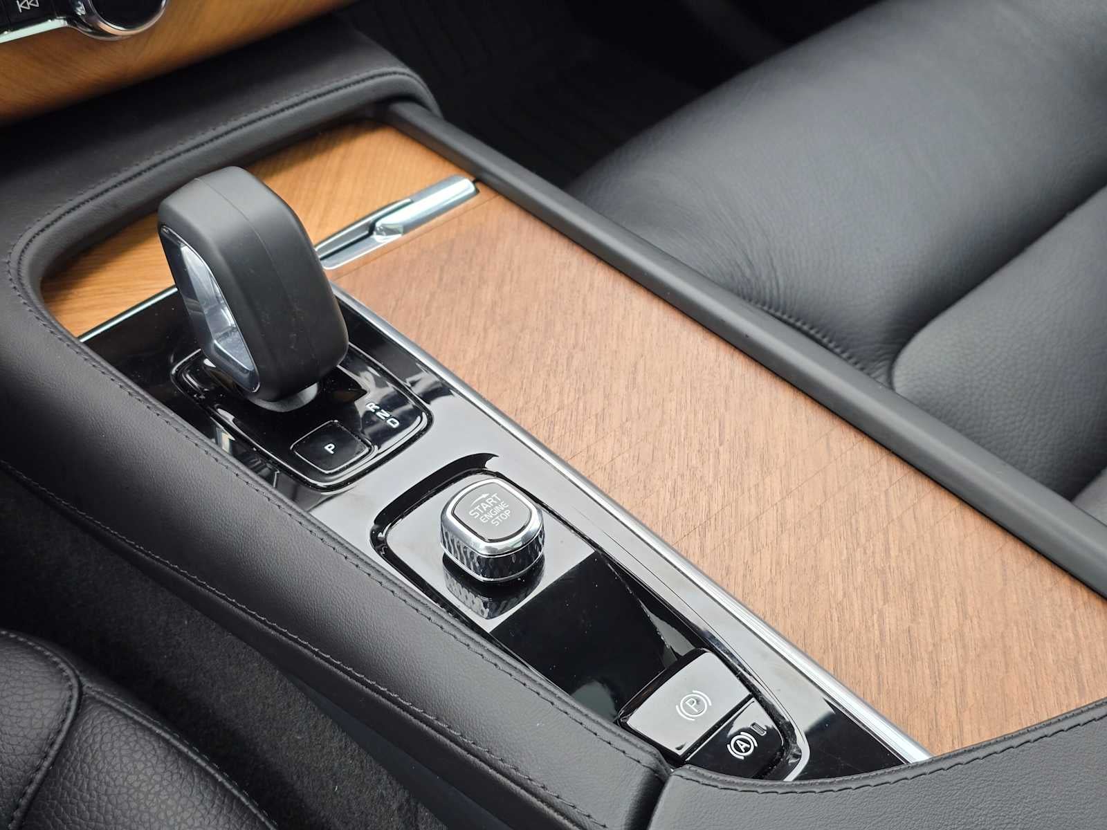 2023 Volvo XC90 Recharge Plug-In Hybrid Plus Bright Theme