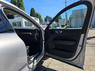 2023 Volvo XC60 Recharge Plug-In Hybrid Ultimate Bright Theme
