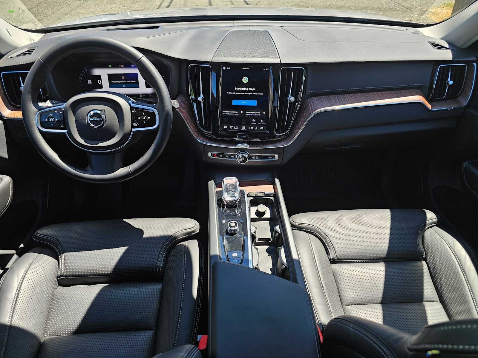 2023 Volvo XC60 Recharge Plug-In Hybrid Ultimate Bright Theme