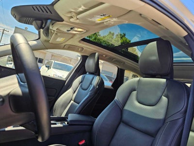2023 Volvo XC60 Recharge Plug-In Hybrid Ultimate Bright Theme