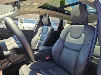 2023 Volvo XC60 Recharge Plug-In Hybrid Ultimate Bright Theme