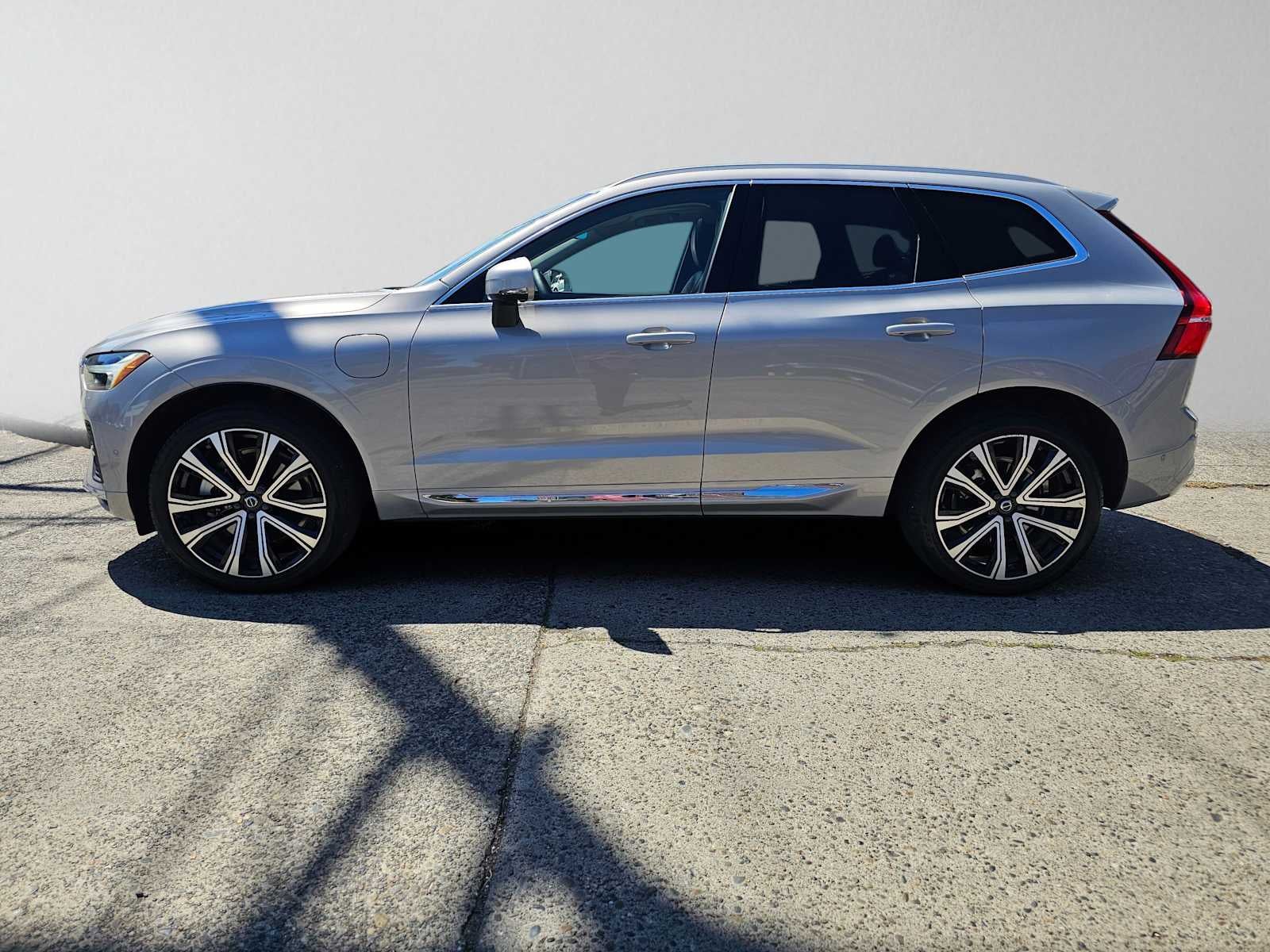 2023 Volvo XC60 Recharge Plug-In Hybrid Ultimate Bright Theme