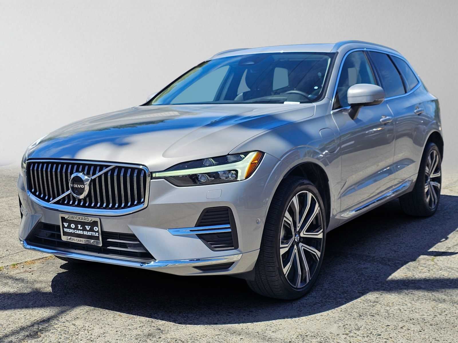 2023 Volvo XC60 Recharge Plug-In Hybrid Ultimate Bright Theme