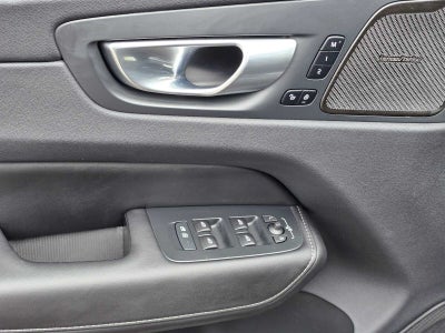 2024 Volvo XC60 Recharge Plug-In Hybrid Ultimate Black Edition