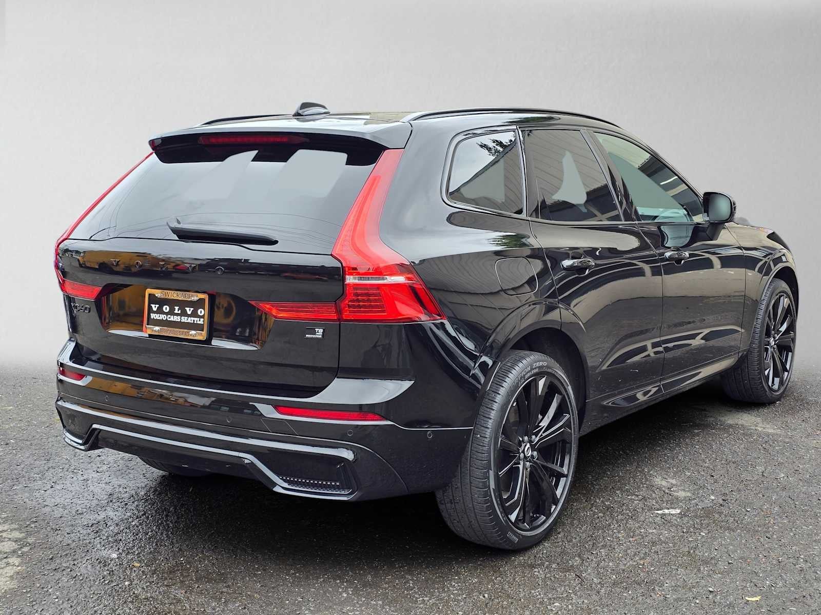 2024 Volvo XC60 Recharge Plug-In Hybrid Ultimate Black Edition