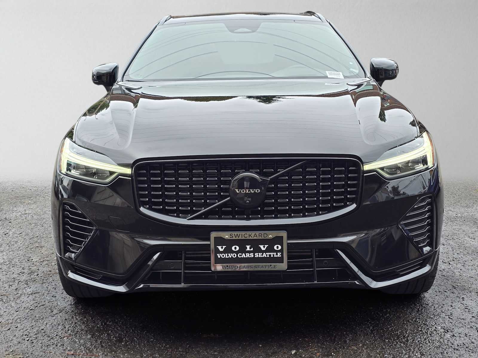 2024 Volvo XC60 Recharge Plug-In Hybrid Ultimate Black Edition