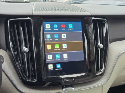 2024 Volvo XC60 Recharge Plug-In Hybrid Plus Dark Theme
