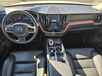 2024 Volvo XC60 Recharge Plug-In Hybrid Ultimate Dark Theme