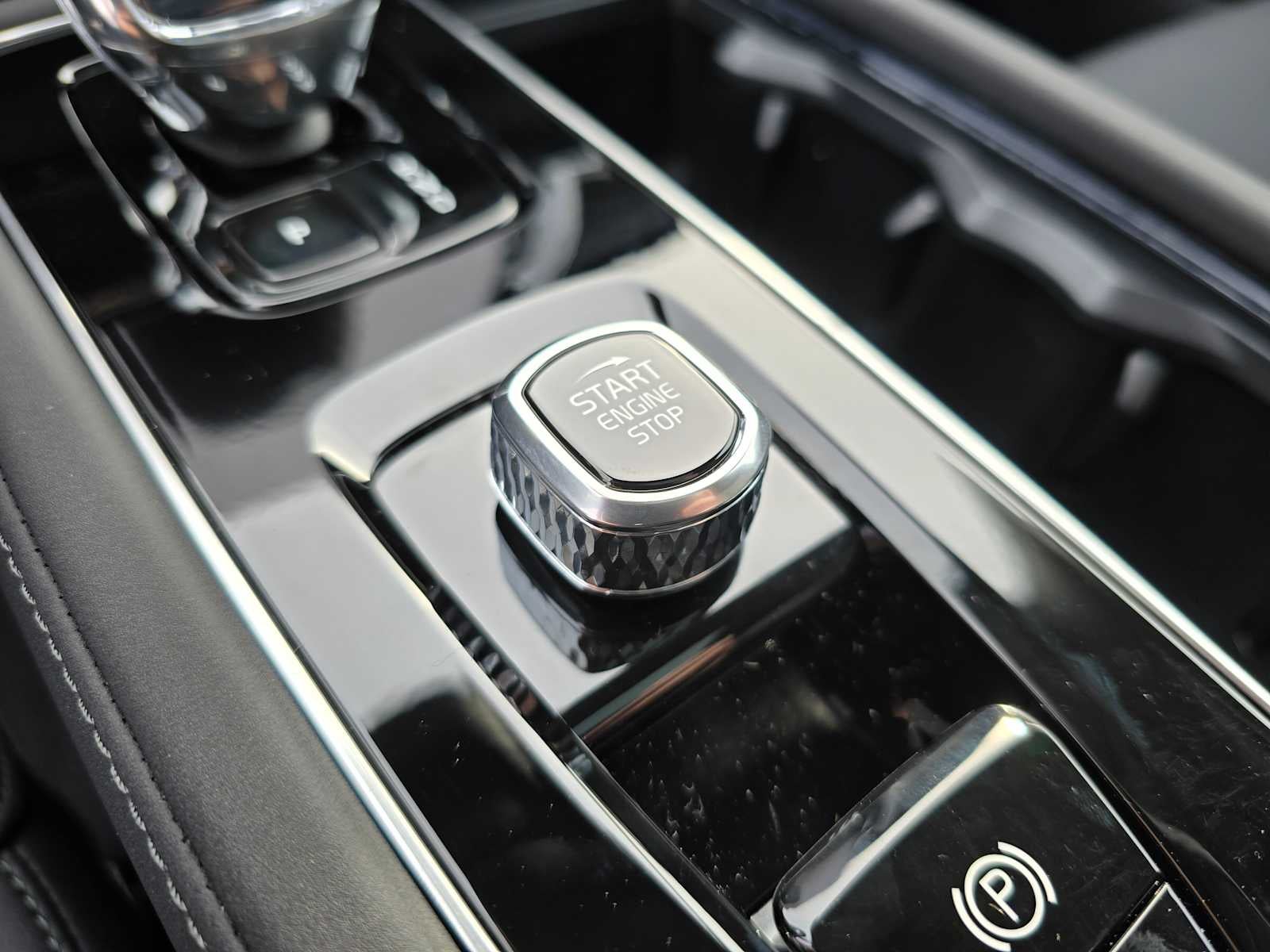 2026 Volvo XC90 Plug-In Hybrid Plus