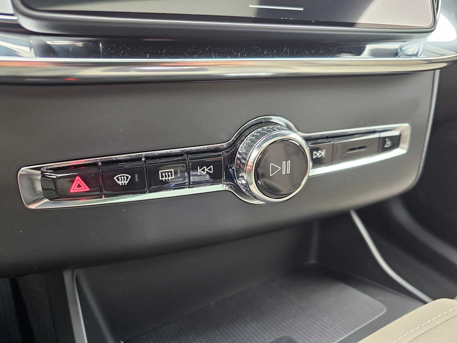 2026 Volvo XC90 Plug-In Hybrid Plus