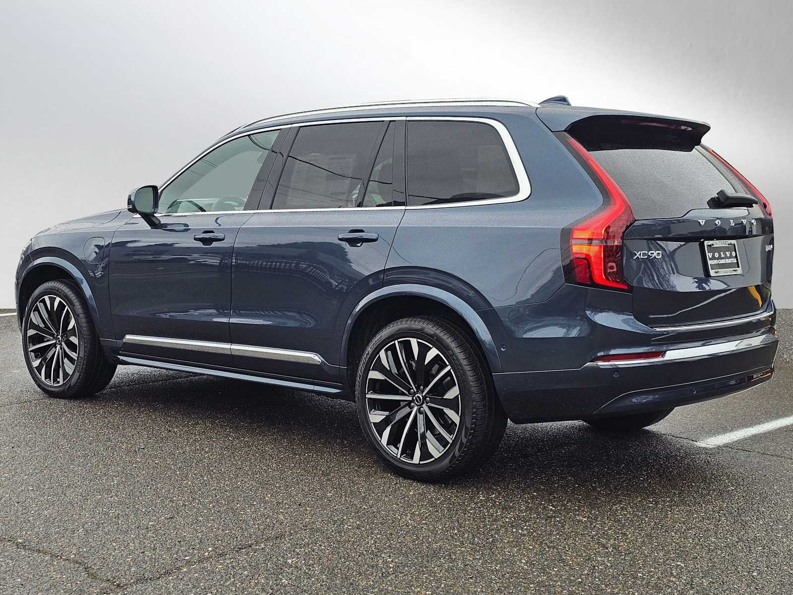 2026 Volvo XC90 Plug-In Hybrid Plus