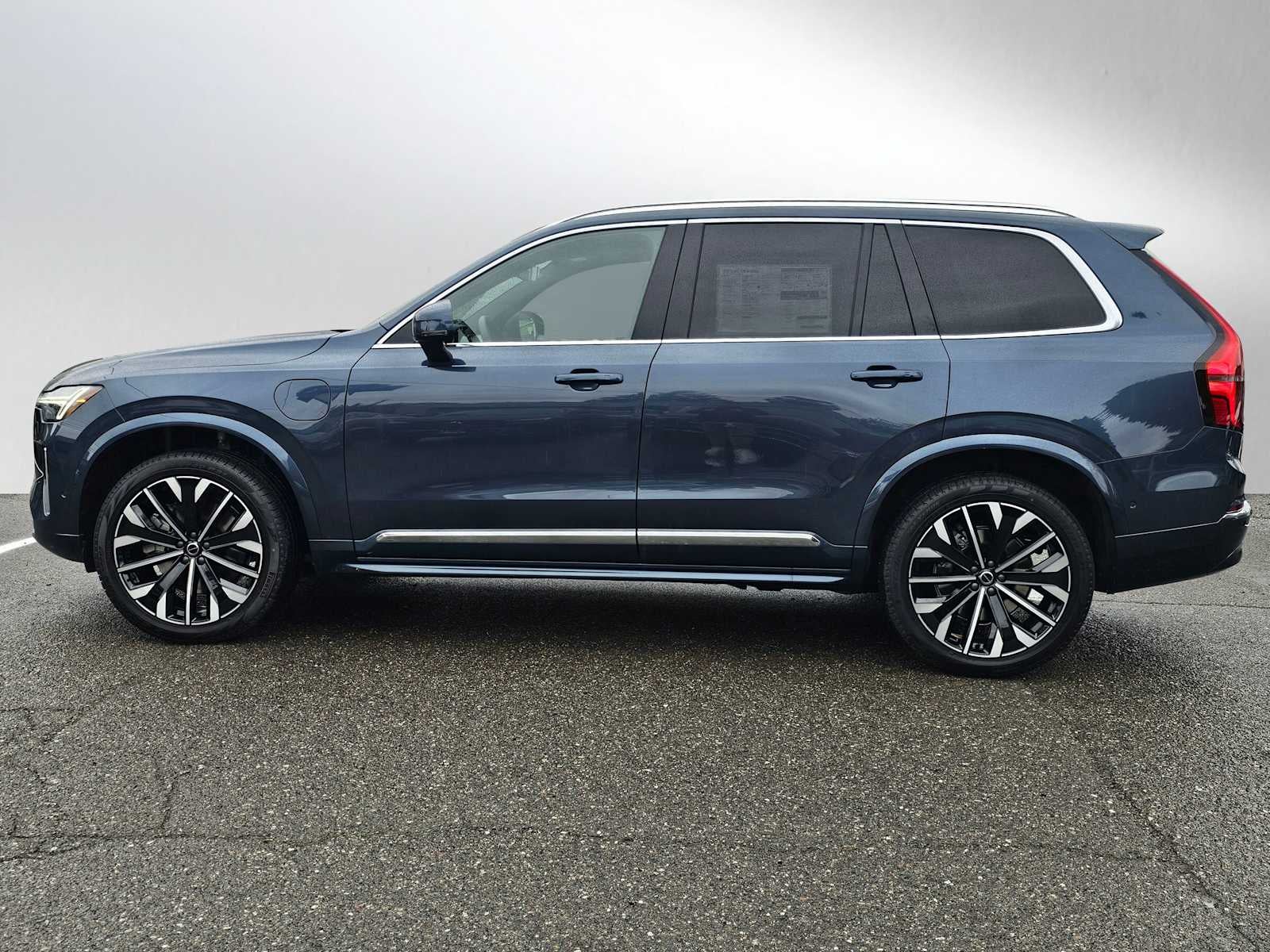 2026 Volvo XC90 Plug-In Hybrid Plus