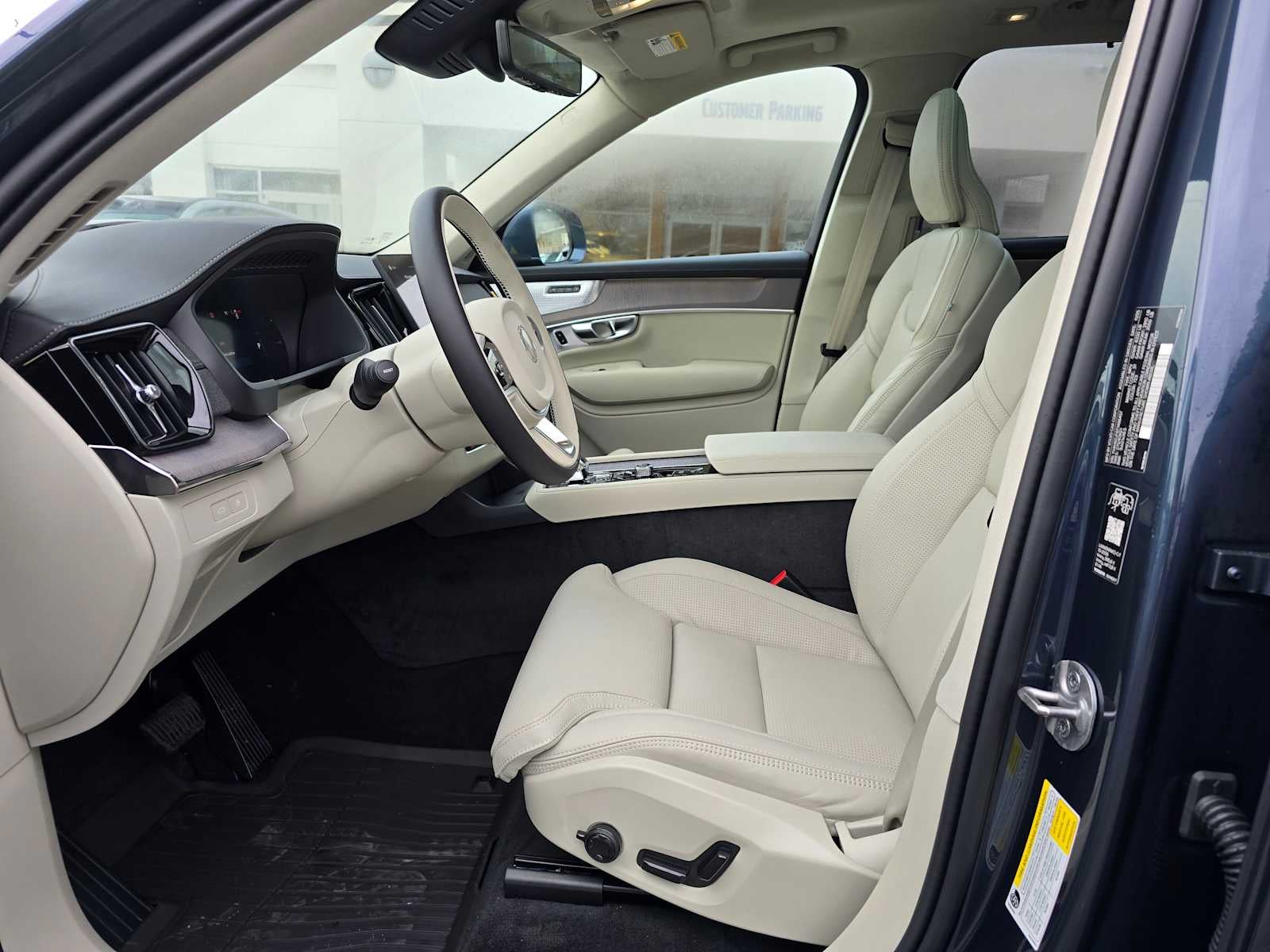 2026 Volvo XC90 Plug-In Hybrid Ultra