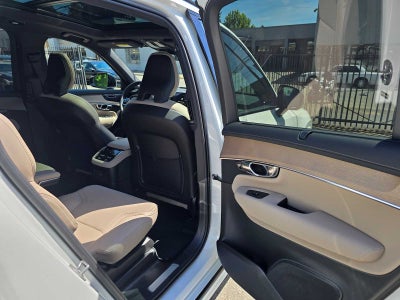 2026 Volvo XC90 Plug-In Hybrid Ultra Dark Theme