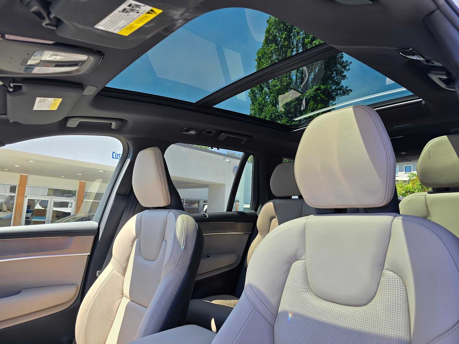 2026 Volvo XC90 Plug-In Hybrid Ultra Dark Theme