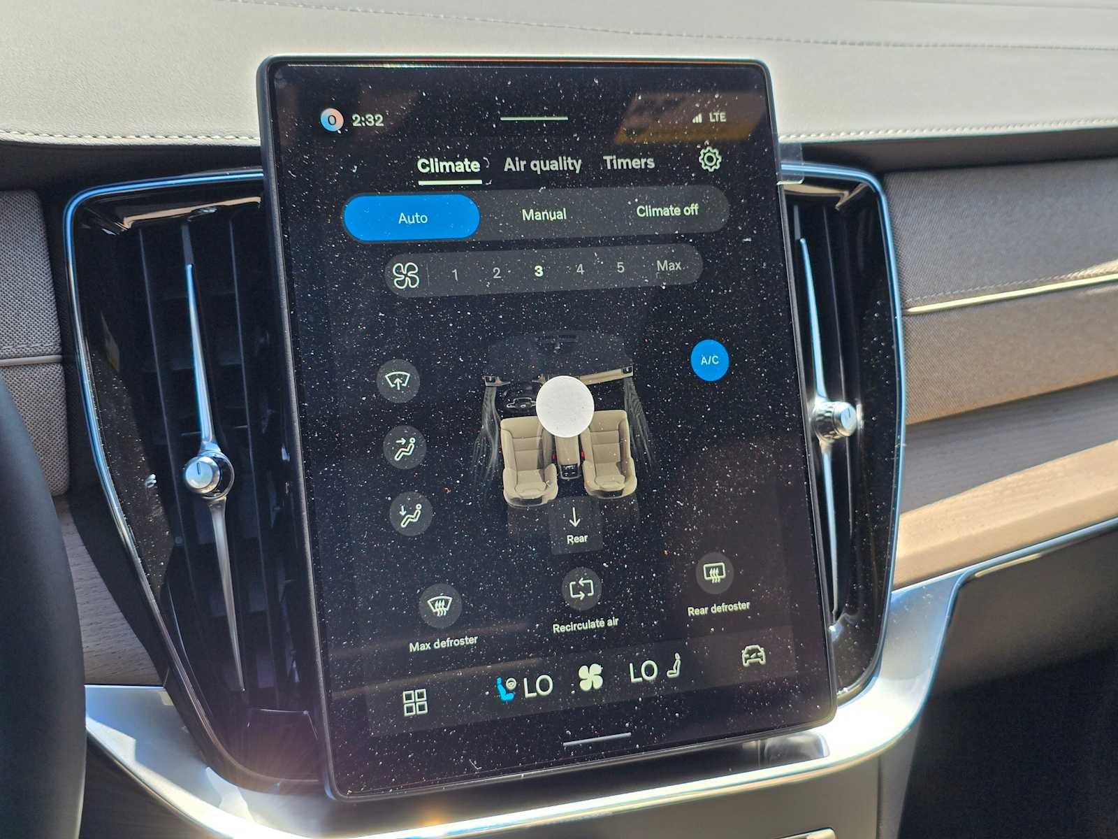 2026 Volvo XC90 Plug-In Hybrid Ultra Dark Theme