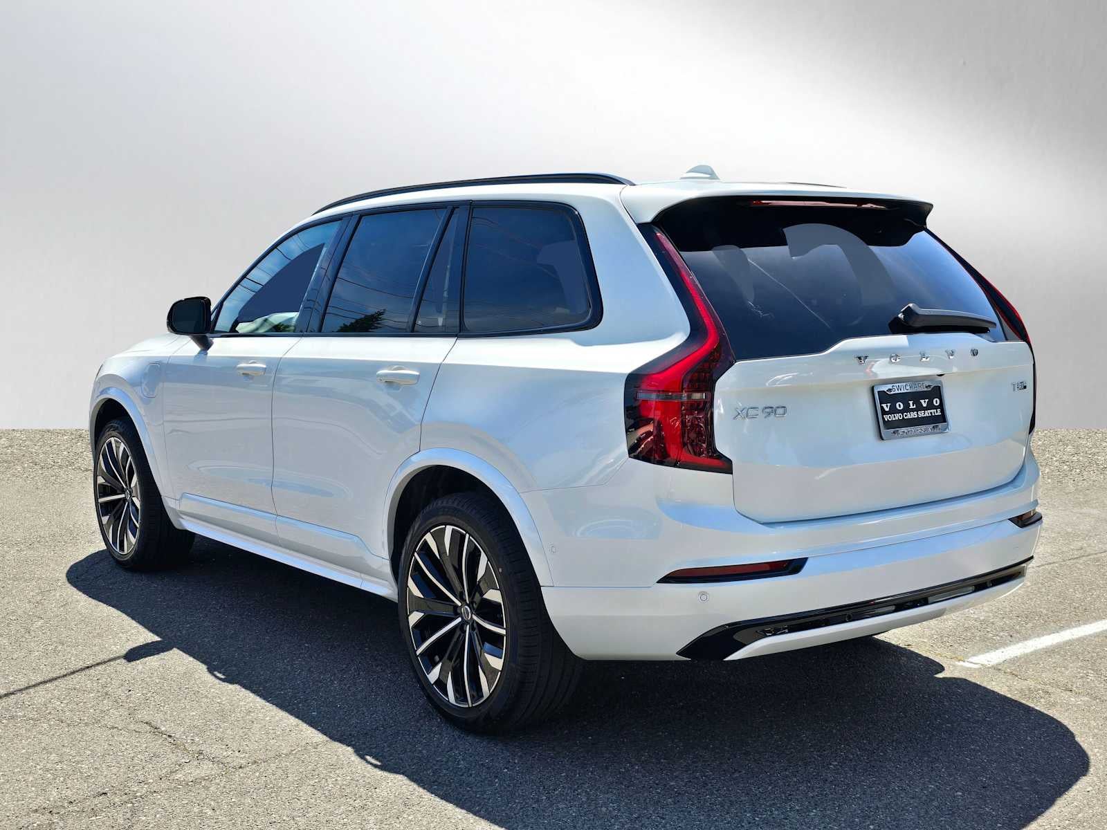 2026 Volvo XC90 Plug-In Hybrid Ultra Dark Theme