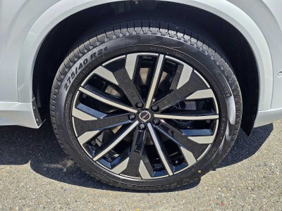 2026 Volvo XC90 Plug-In Hybrid Ultra Dark Theme