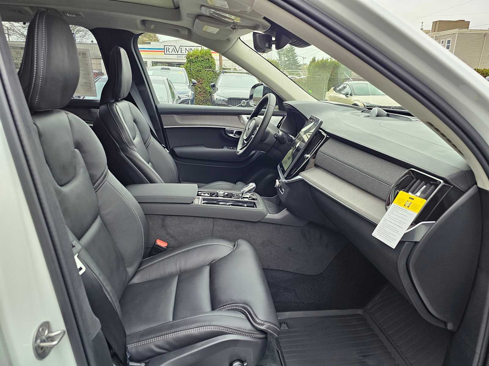 2026 Volvo XC90 Plug-In Hybrid Ultra Dark Theme